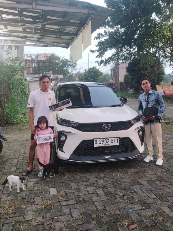 "Sales-nya informatif dan sabar menjawab semua pertanyaan saya. Sangat membantu dari awal sampai mobil saya dikirim ke rumah. Terimakasih Mas Reyhan ☺️"